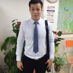 裴竟丞