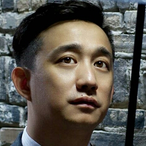 钟昀